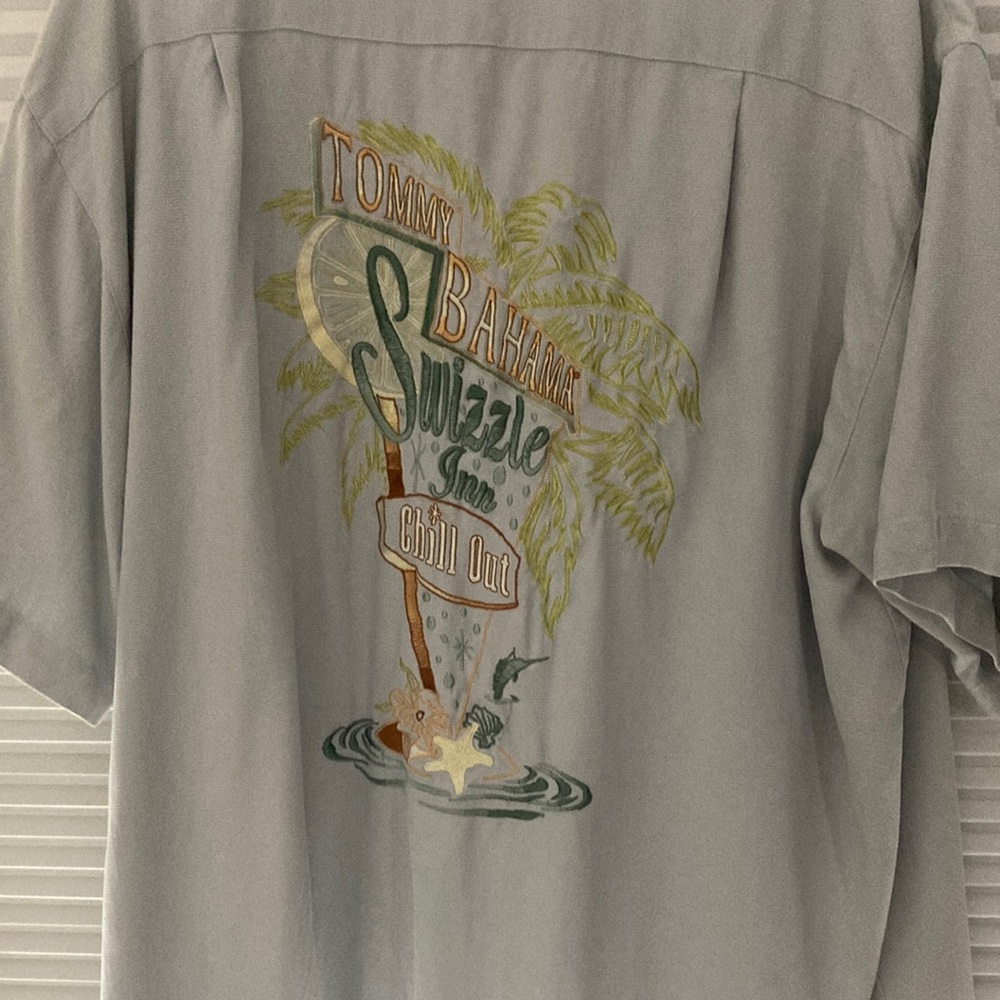 Tommy Bahama men’s shirt, size XL
